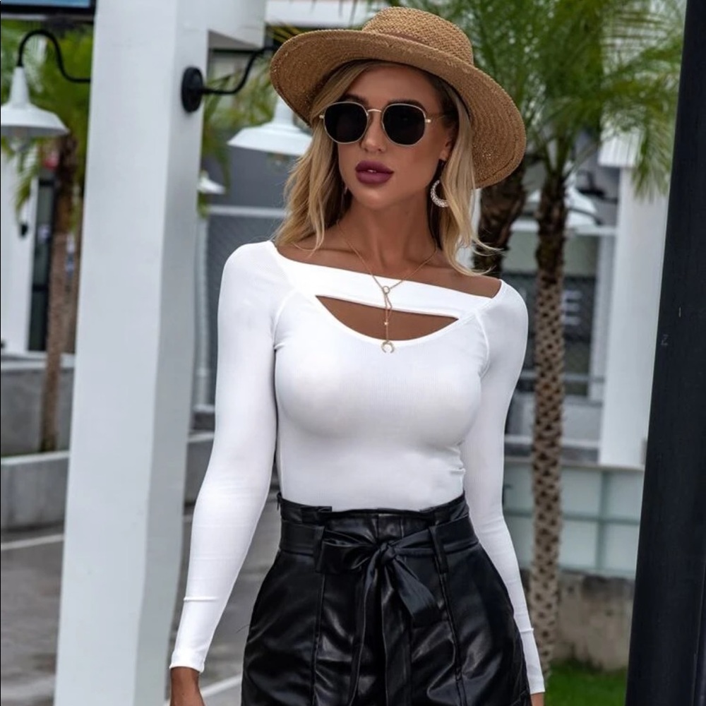 NEW✨ SEXY💥😍 Cut-out Crop Top ❤️